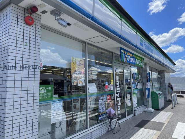 コンビニ　ファミリーマート東名三好インター店（コンビニ）まで522m