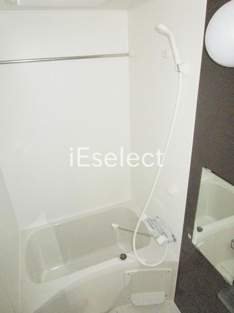 バス・シャワールーム　一日の疲れを癒してくれる浴室乾燥機付のバスルームです