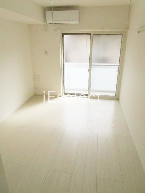 居室・リビング　南向、フローリング張りで明るさのあるお部屋です♪