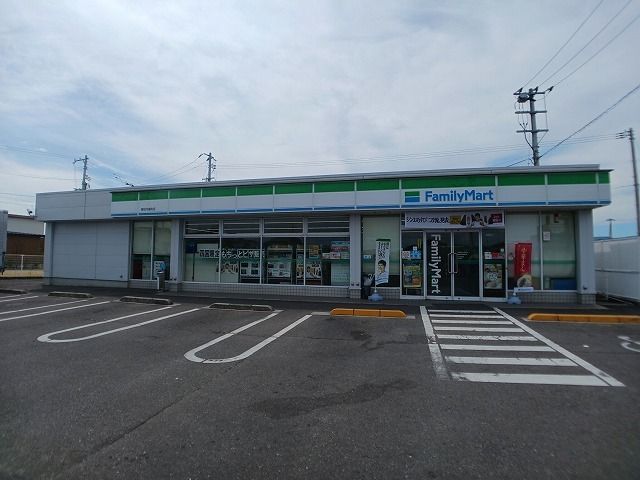 コンビニ　ファミリーマート高松川部店さん（コンビニ）まで1100m