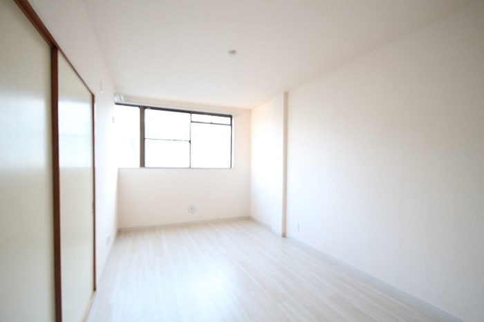 その他部屋・スペース　2面採光の明るいお部屋です☆