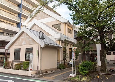 役所　足立区 東綾瀬住区センター（役所）まで458m