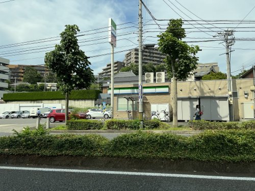 コンビニ　ファミリーマート 昭和滝川町店（コンビニ）まで56m