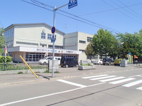 小学校　札幌市立東白石小学校（小学校）まで425m