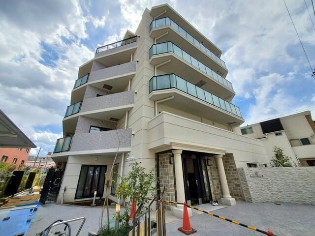 建物外観　鉄筋コンクリート造・総戸数は24戸です。