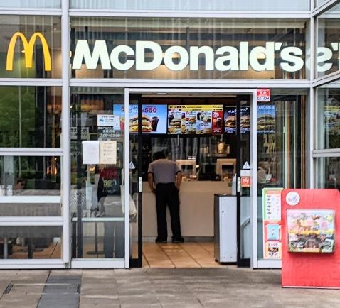 飲食店　マクドナルド蒲田アロマスクエア店（飲食店）まで135m