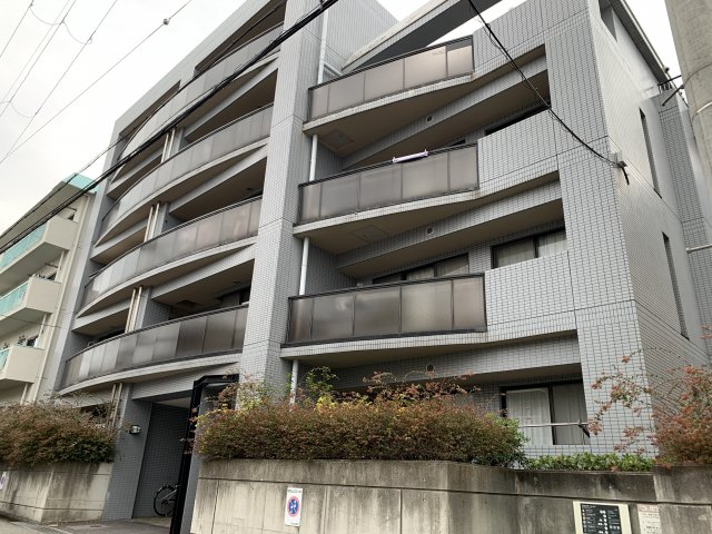 建物外観　エレベーター完備で安心のセキュリティ♪