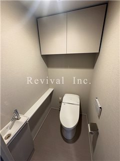 トイレ　シャワー機能付きトイレでございます
