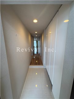 玄関　アプローチも美麗な印象がございます