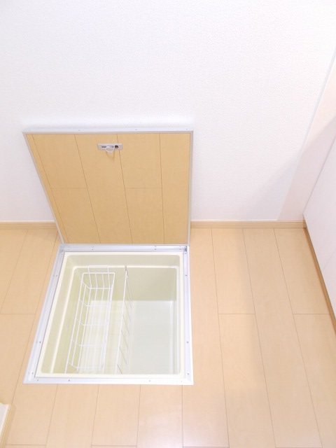その他設備　他室参考写真　床下収納ついています