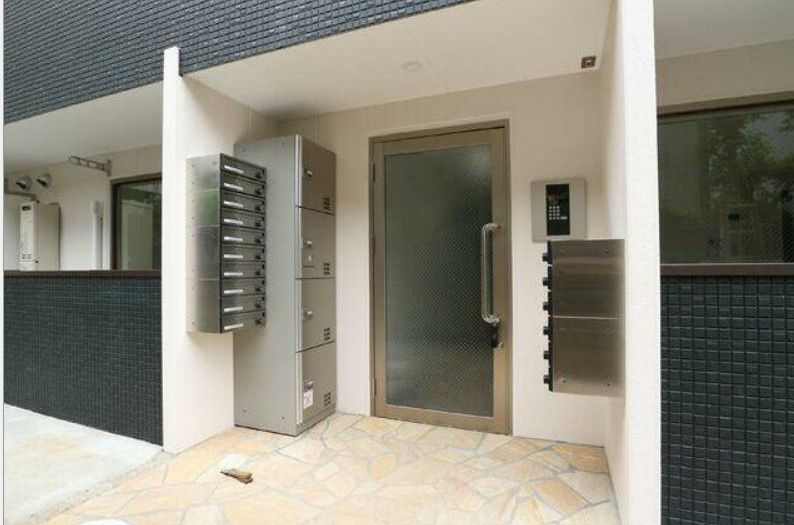 エントランス　別部屋参考写真となります