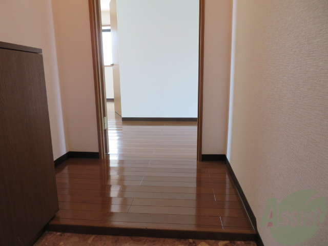 玄関　玄関の様子です。明るい印象ですね。気分もあがりそう。