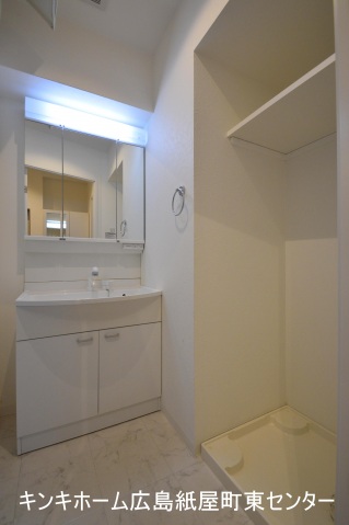 洗面設備　写真は別のお部屋のものでございます