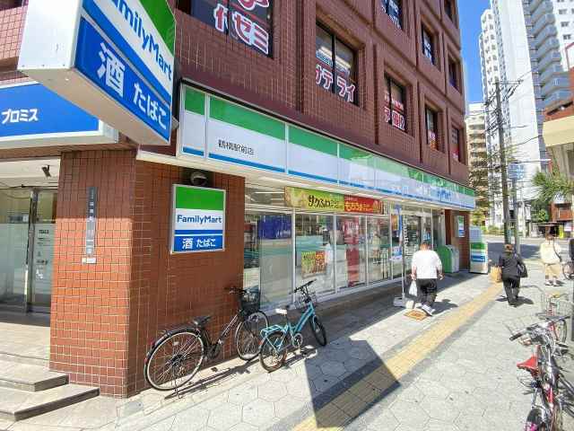 コンビニ　ファミリーマート（コンビニ）まで55m