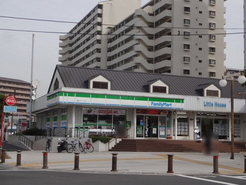 コンビニ　ファミリーマート 浦安マリーナ店（コンビニ）まで679m