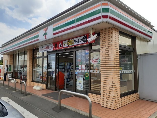 コンビニ　セブンイレブン（コンビニ）まで400m