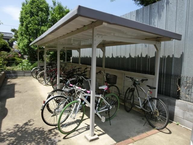 その他共有部分　★屋根つきの駐輪場です★
