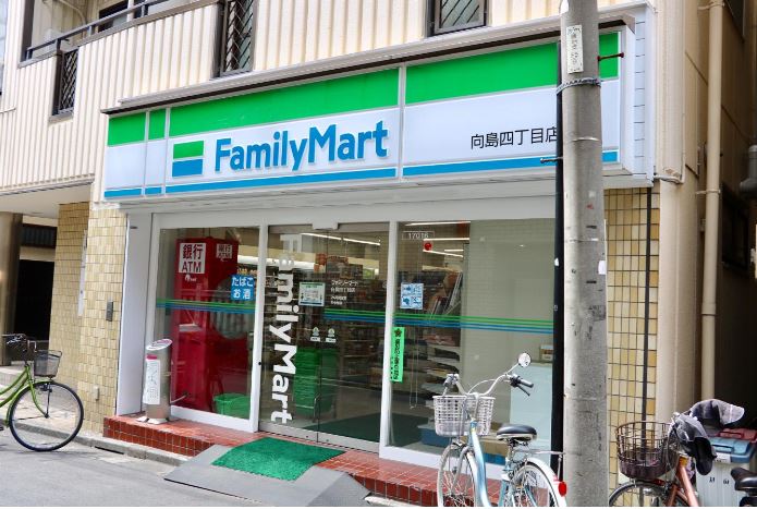 コンビニ　ファミリーマート向島四丁目店（コンビニ）まで382m