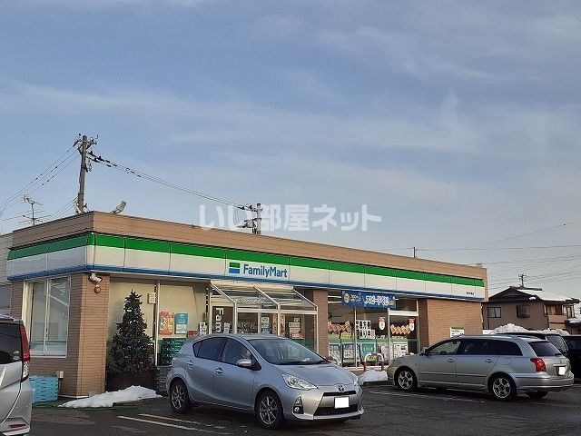 コンビニ　ファミリーマート 射水大島店（コンビニ）まで561m