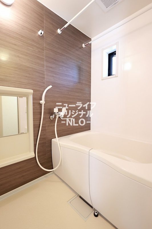 バス・シャワールーム　追焚式給湯につきいつでも温かいバスタイムを楽しめます☆