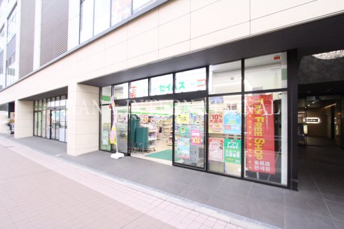 コンビニ　ファミリーマート 新百合ケ丘駅前店（コンビニ）まで1696m