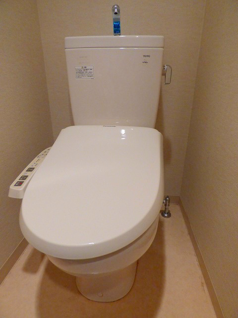 トイレ　ウォシュレット付き