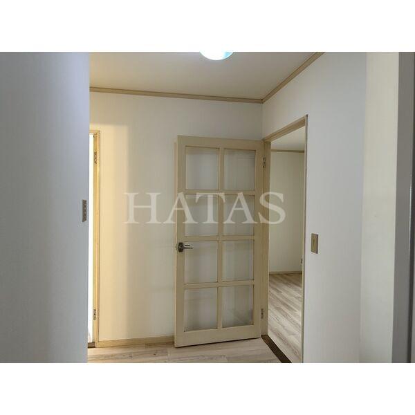 玄関　同物件別部屋です。