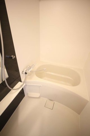 バス・シャワールーム　落ち着いた空間のお風呂です