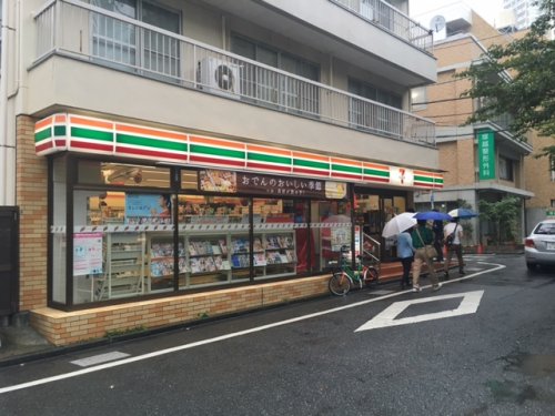 コンビニ　セブンイレブン（コンビニ）まで114m