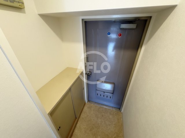 玄関　サンコービル船場　玄関