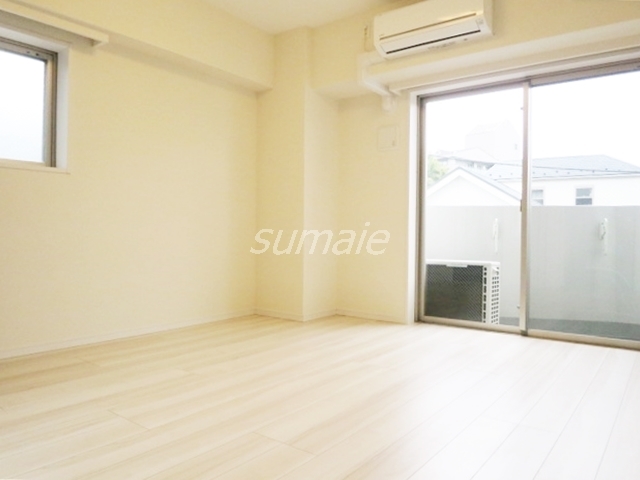 居室・リビング　2面採光の人気の角部屋です☆