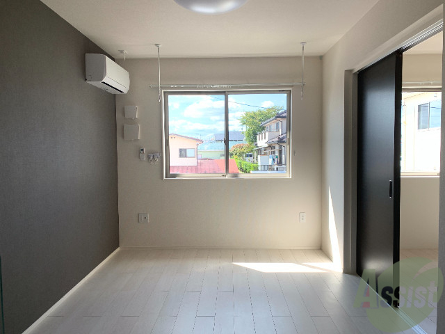 居室・リビング　明るい光が差し込む素敵なお部屋ですね～。