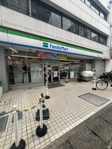 コンビニ　ファミリーマート 北松戸駅前店（コンビニ）まで700m