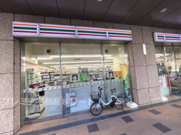 コンビニ　セブンイレブン 港区三田1丁目店（コンビニ）まで124m