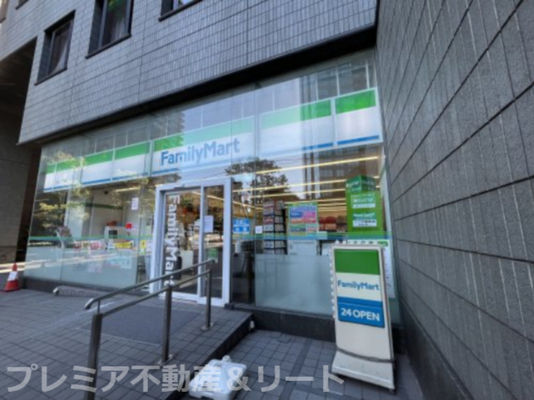コンビニ　ファミリーマート 三田一丁目店（コンビニ）まで204m