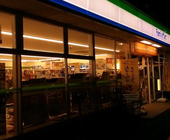 コンビニ　ファミリーマート 朝霞膝折一丁目店（コンビニ）まで179m