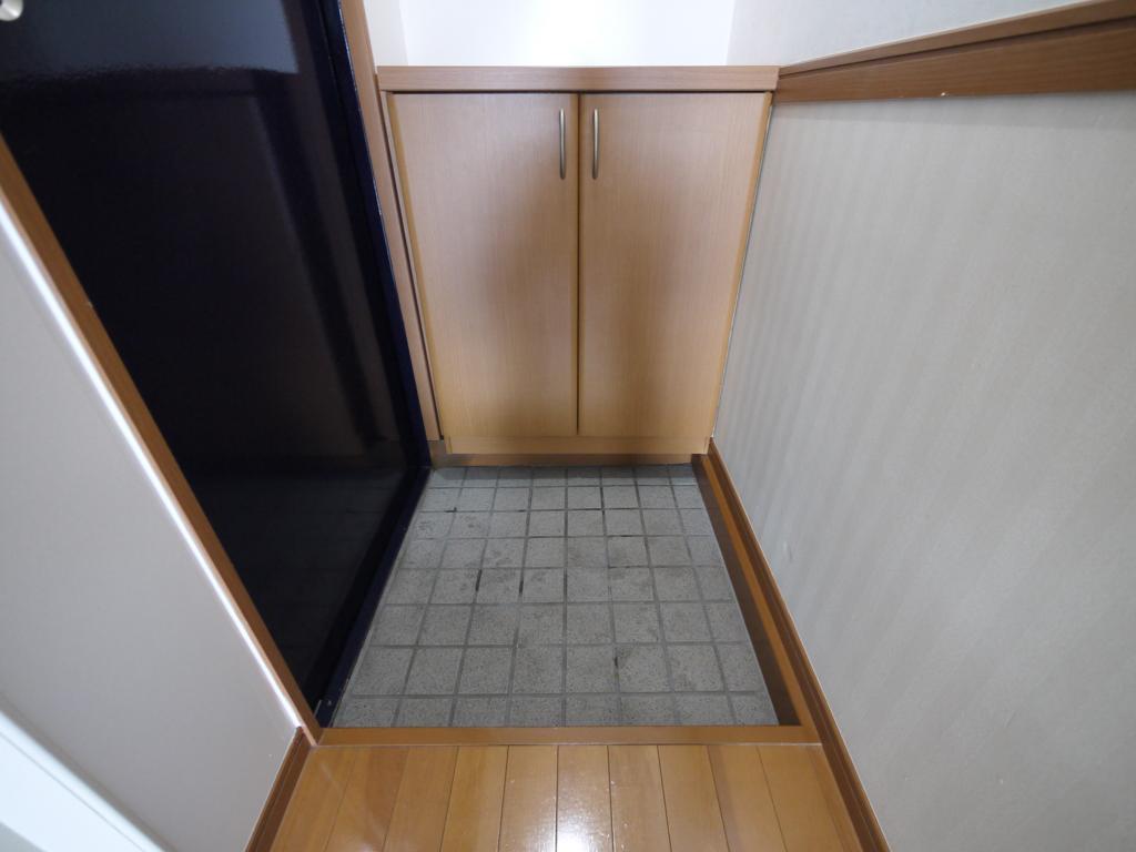 荒巻ハイツA棟の玄関写真