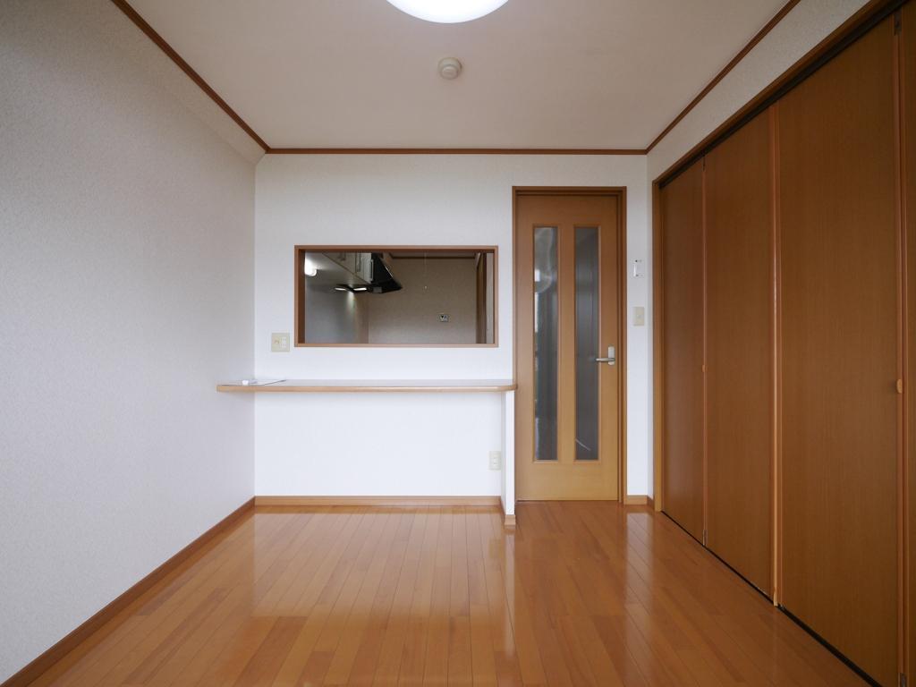 荒巻ハイツA棟の居間写真