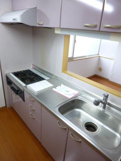 キッチン　★シンクと作業台がとても広いので、お料理する人にはとても便…