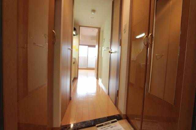 玄関　玄関も広々