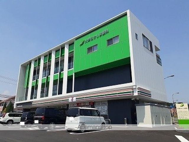 コンビニ　セブンイレブン（コンビニ）まで530m