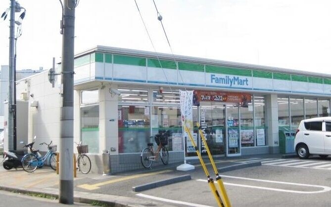 コンビニ　ファミリーマート尼崎南清水店（コンビニ）まで496m
