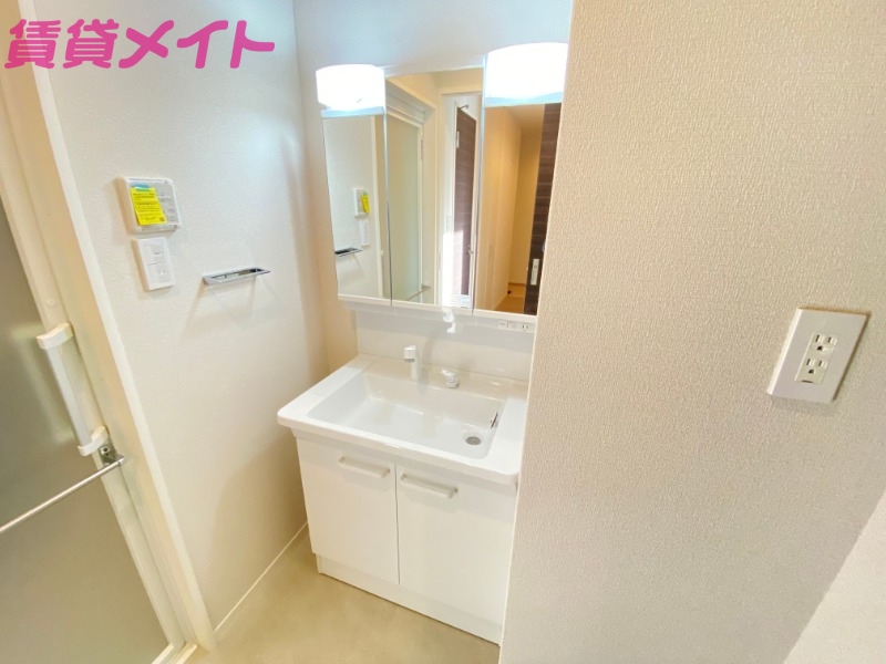 洗面設備　別部屋参考写真です