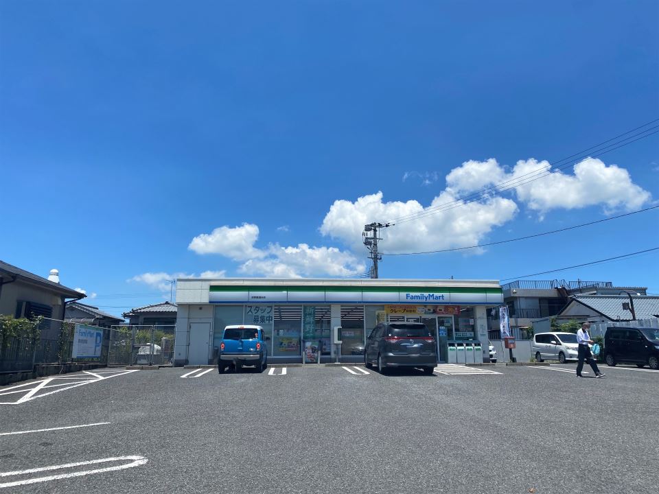 コンビニ　ファミリーマート吉野菖蒲谷店（コンビニ）まで550m