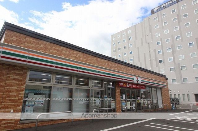コンビニ　セブンイレブン（コンビニ）まで714m