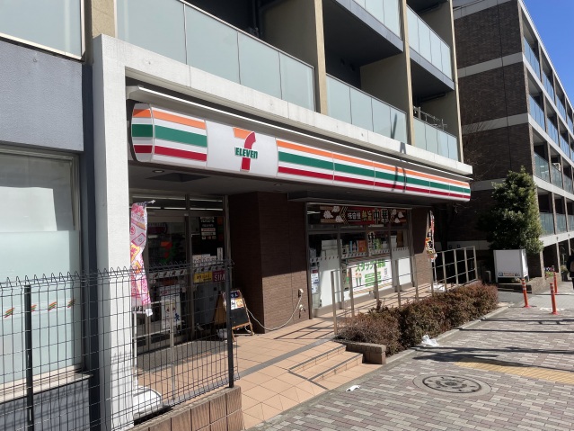 コンビニ　セブンイレブン新宿市谷台町店（コンビニ）まで254m