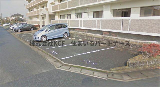 駐車場　駐車場があるので、車を買う予定の方も安心です