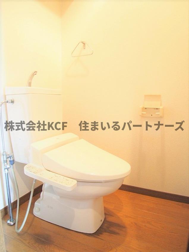 トイレ　落ち着いた色調のトイレです