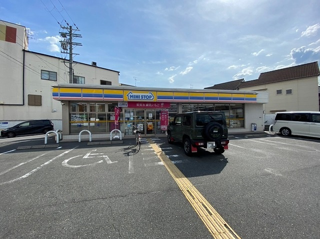 コンビニ　ローソン佐堂町3丁目店（コンビニ）まで270m