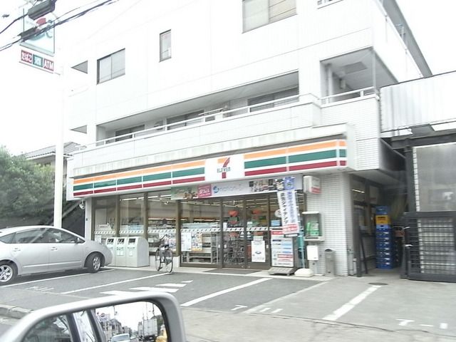 コンビニ　セブンイレブン（コンビニ）まで300m